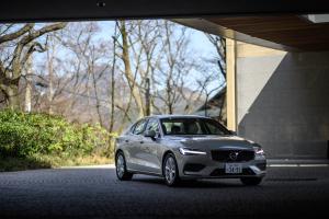 Volvo S60 T4 Momentum 2019 года  (JP)